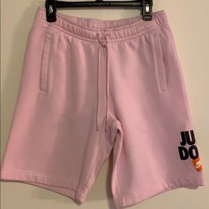 NIKE  men’s pale pink fleece shorts size M.
